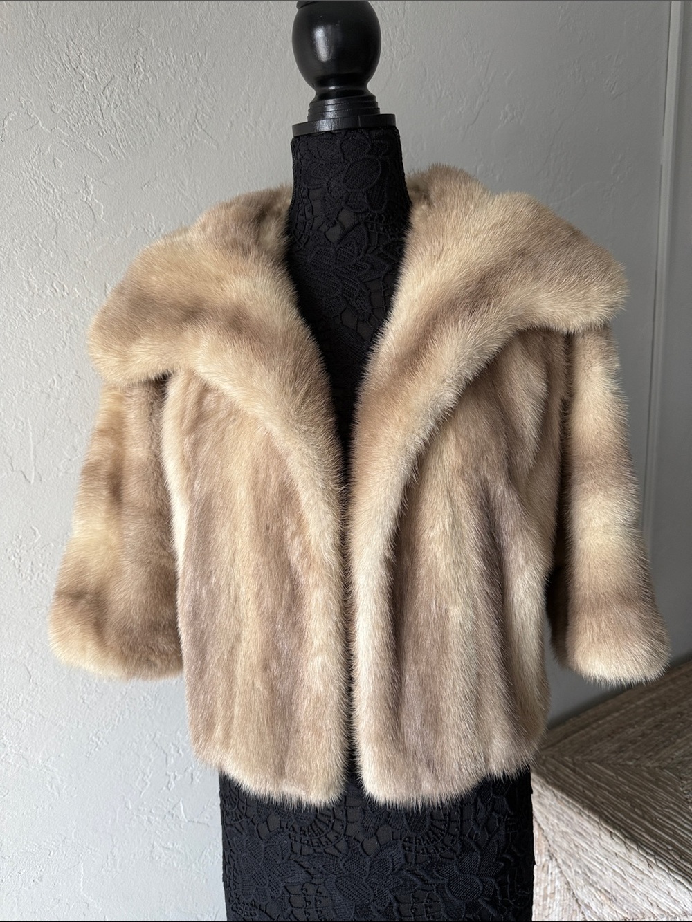 Women's Short real mink Fur Jacket in Light Beige size M